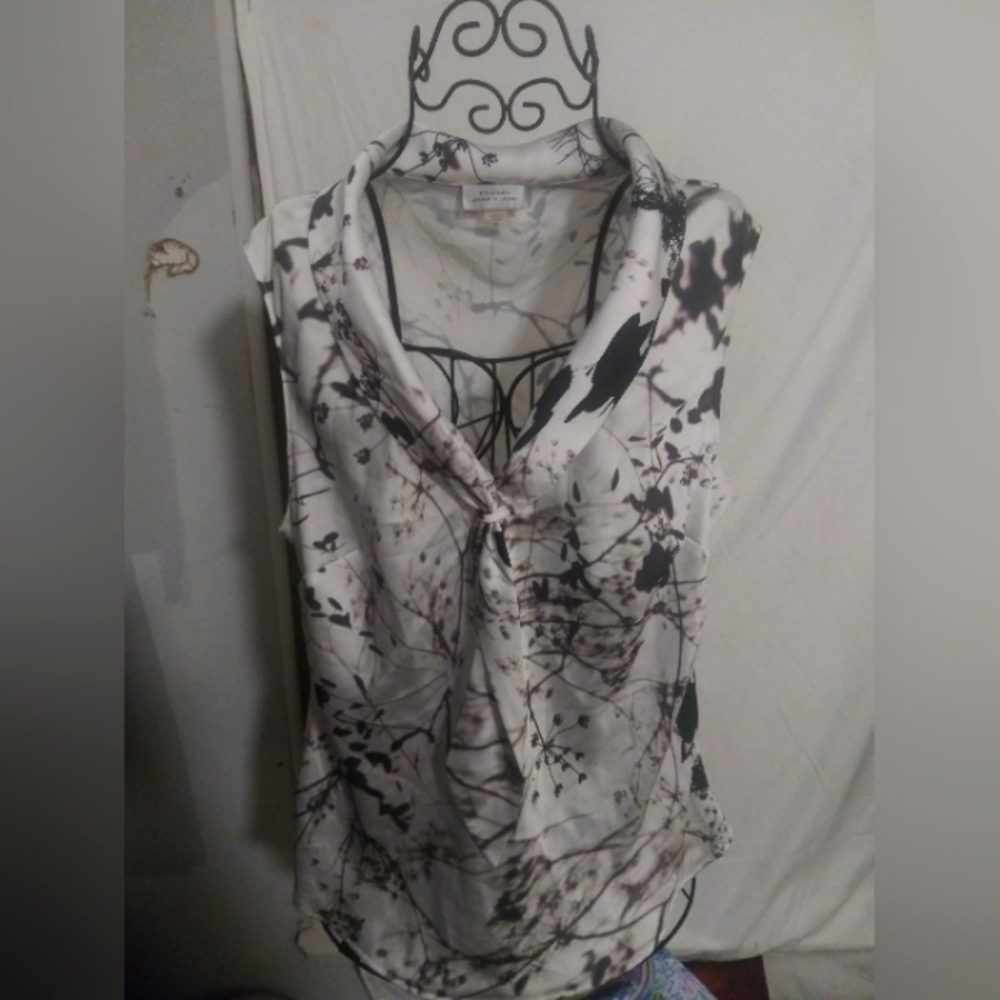 Beautiful Tahari top